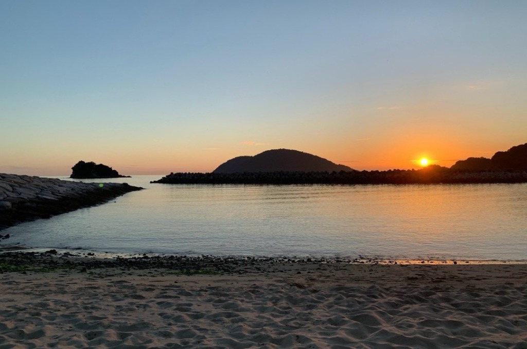 夕暮れ・サンセットの砂浜